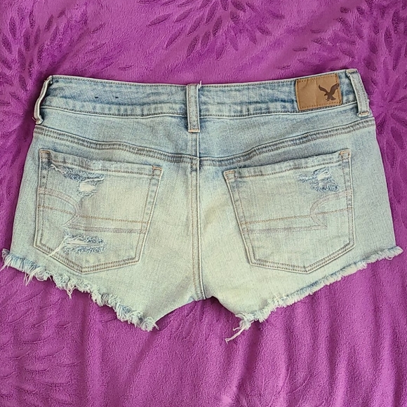 Light washed, distressed details, AE shorts - Picture 2 of 5